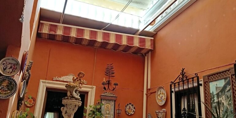 Patio de entrada detalle doble toldo