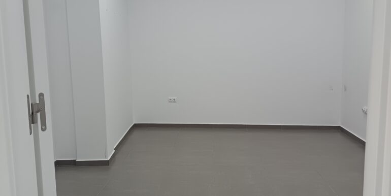 1000104323